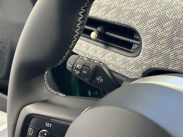 Used 2026 MINI Cooper 4-Door Hardtop FWD image 17