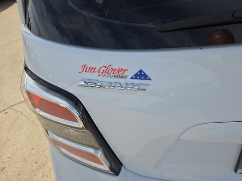 Used 2020 Chevrolet Sonic LT image 41