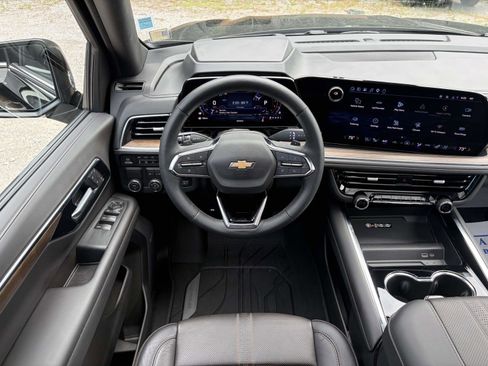 Used 2026 Chevrolet Tahoe High Country RWD image 2