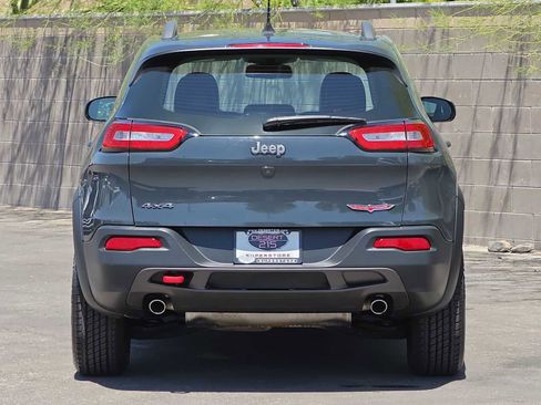 Used 2017 Jeep Cherokee Trailhawk w/ Cold Weather Group AWD/4WD image 7