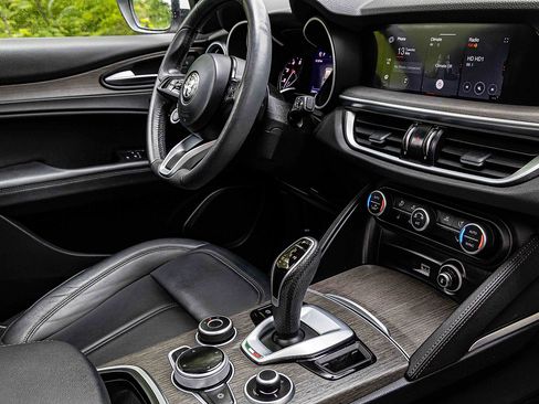 Used 2022 Alfa Romeo Stelvio Ti image 27