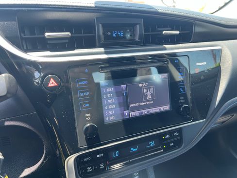 Used 2017 Toyota Corolla SE w/ Carpet Mat Package (TMS) FWD image 21