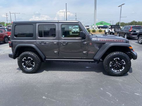 Used 2025 Jeep Wrangler Unlimited Rubicon AWD/4WD image 8