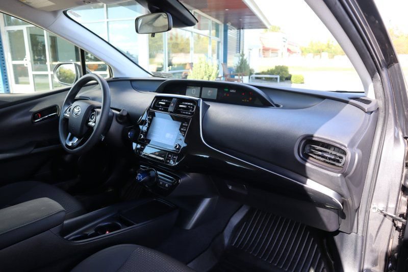 Used 2021 Toyota Prius LE FWD image 20