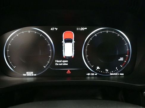 Used 2018 Volvo XC60 T5 Momentum w/ Convenience Package image 18