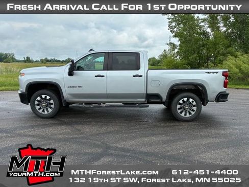 Used 2022 Chevrolet Silverado 2500 Custom w/ Custom Value Package AWD/4WD image 5