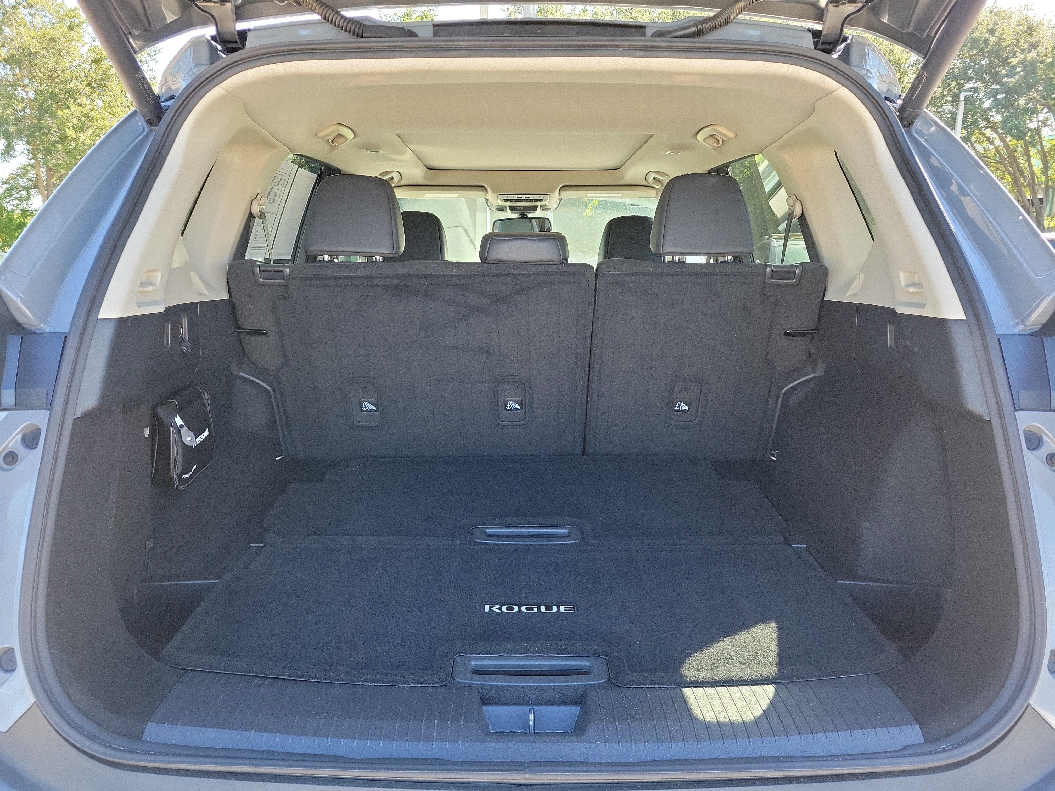 Certified 2021 Nissan Rogue SL w/ Premium Package FWD image 12
