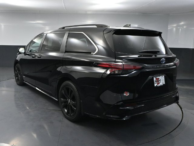 Used 2021 Toyota Sienna XSE FWD image 5