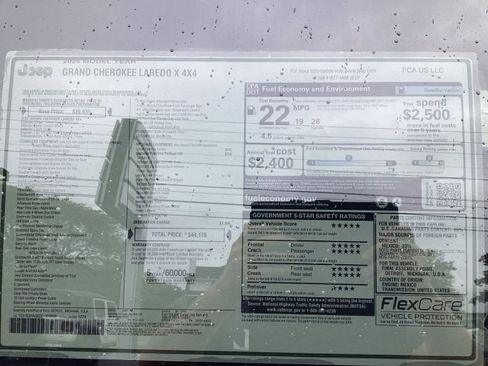 New 2025 Jeep Grand Cherokee Laredo w/ Luxury Tech Group I image 11