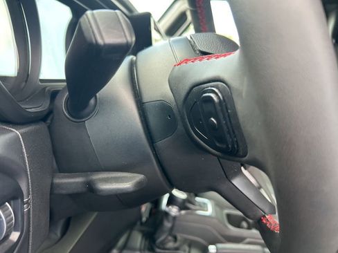 Used 2025 Jeep Wrangler Unlimited Rubicon image 38