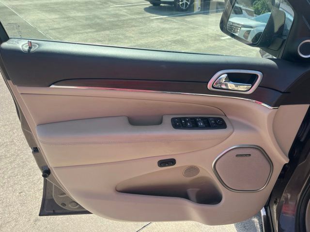 Used 2018 Jeep Grand Cherokee Overland RWD image 13