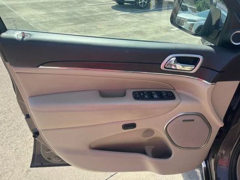 Used 2018 Jeep Grand Cherokee Overland RWD image 13
