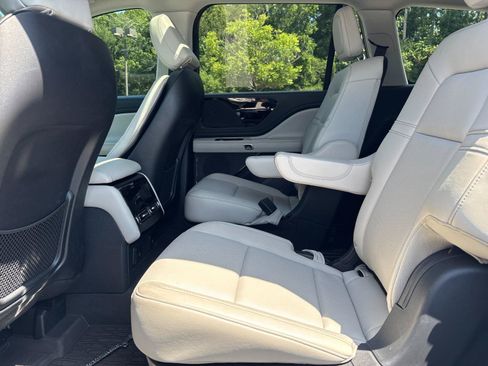 Used 2025 Lincoln Aviator 2WD image 33