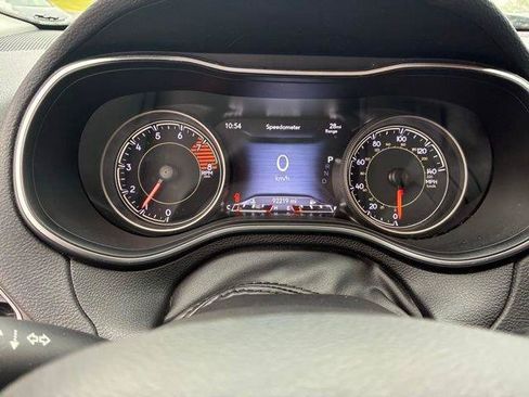 Used 2019 Jeep Cherokee Trailhawk AWD/4WD image 17