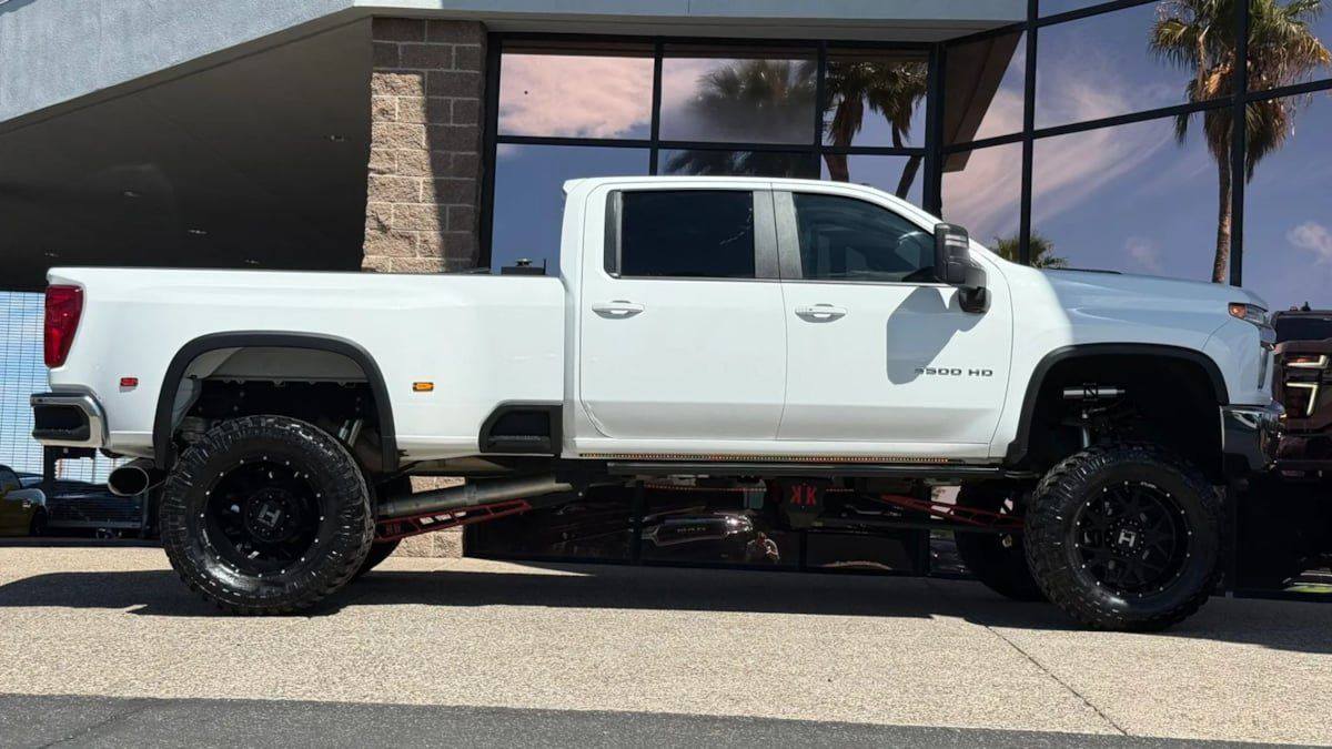 Used 2022 Chevrolet Silverado 3500 LT w/ Convenience Package AWD/4WD image 15