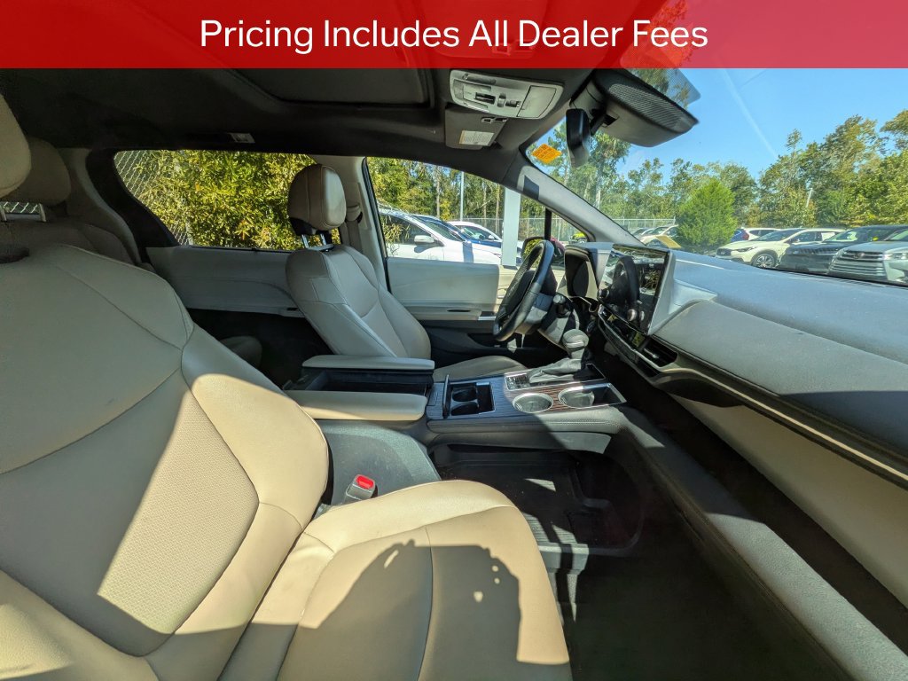 Used 2022 Toyota Sienna XLE FWD image 10
