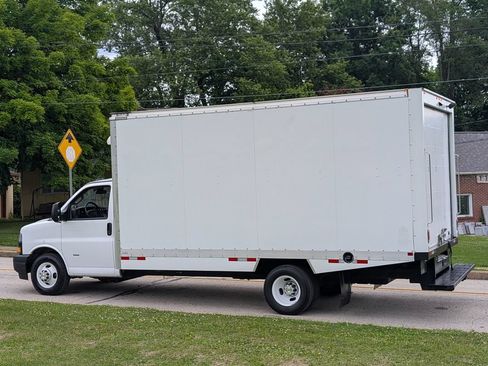 Used 2024 Chevrolet Express 3500 w/ Power Convenience Package RWD image 8