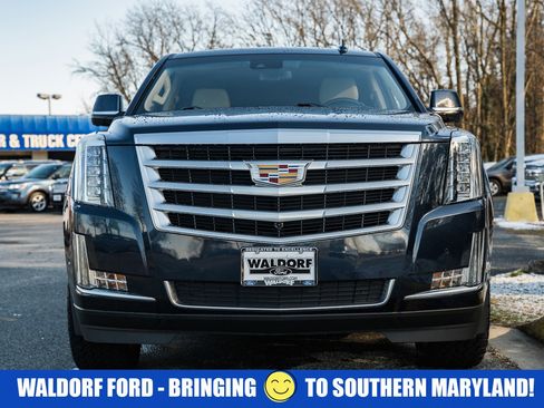 Used 2019 Cadillac Escalade ESV Luxury image 2