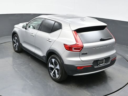 Used 2025 Volvo XC40 B5 Plus image 35