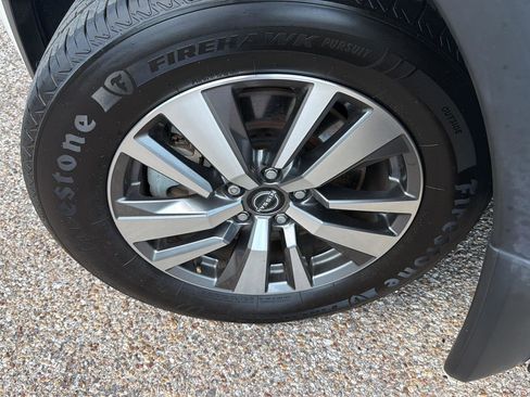 Used 2023 Nissan Pathfinder SL AWD/4WD image 10