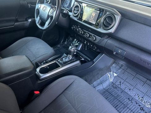 Used 2019 Toyota Tacoma TRD Sport AWD/4WD image 15
