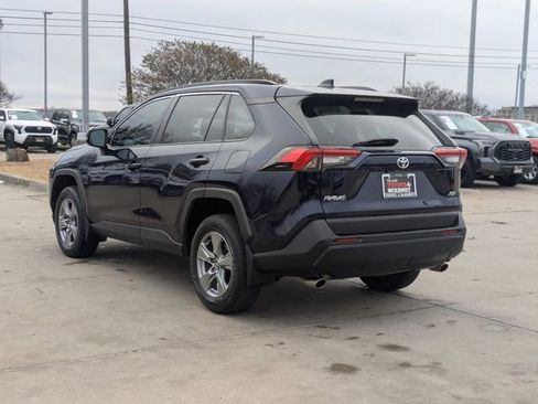 Used 2022 Toyota RAV4 XLE image 7