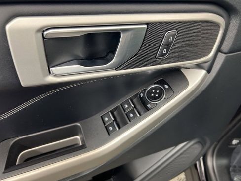 Used 2022 Ford Explorer XLT w/ Equipment Group 202A image 14