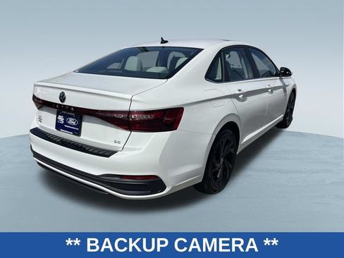 Used 2026 Volkswagen Jetta SE FWD image 3