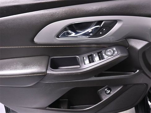 Used 2020 Chevrolet Traverse LT image 13