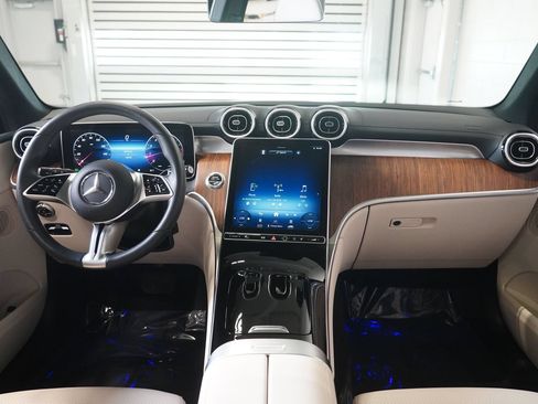 Used 2024 Mercedes-Benz GLC 300 4MATIC image 14