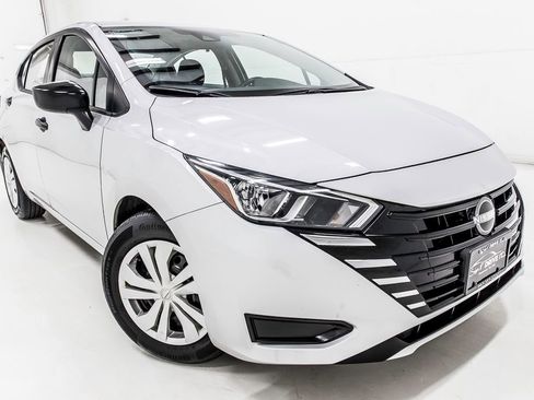 Used 2023 Nissan Versa S w/ Trunk Package image 9