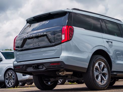 New 2027 Ford Expedition Active RWD image 6