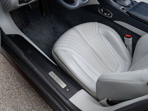 Used 2020 Aston Martin DB11 Volante RWD image 21