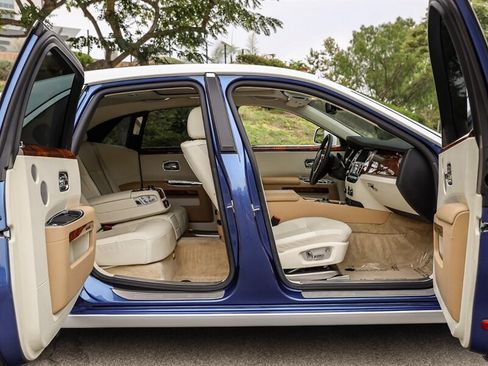 Used 2012 Rolls-Royce Ghost RWD image 36