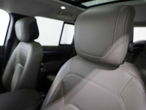 Used 2020 Land Rover Defender 110 SE image 18