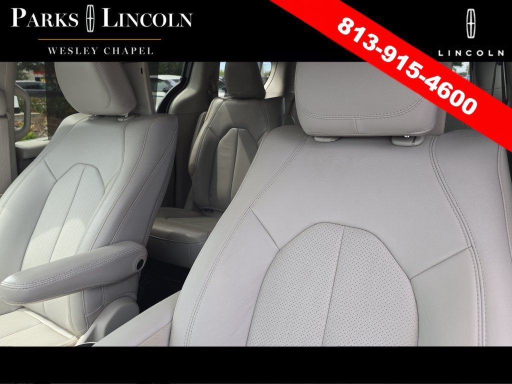 Used 2021 Chrysler Pacifica Touring-L w/ Uconnect Theater Family Group FWD image 20