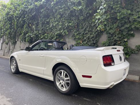 Used 2005 Ford Mustang GT Premium image 10