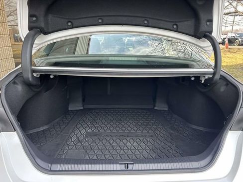 Used 2022 Toyota Avalon XLE image 11