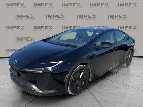 Used 2024 Toyota Prius LE image 1