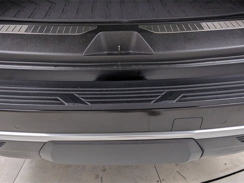 Used 2021 Chevrolet Tahoe High Country w/ Premium Package image 7