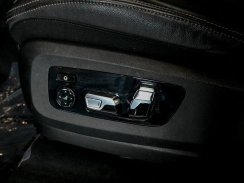 Used 2022 BMW X7 xDrive40i w/ Premium Package image 18