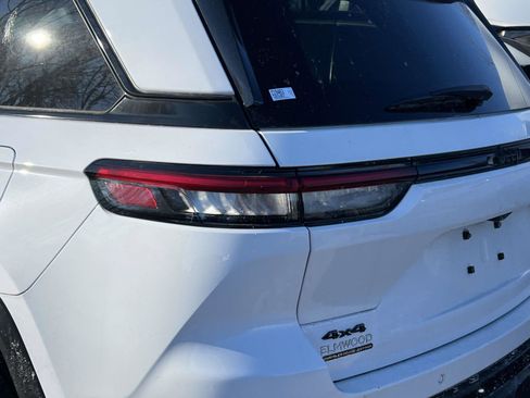 Used 2024 Jeep Grand Cherokee Altitude image 6