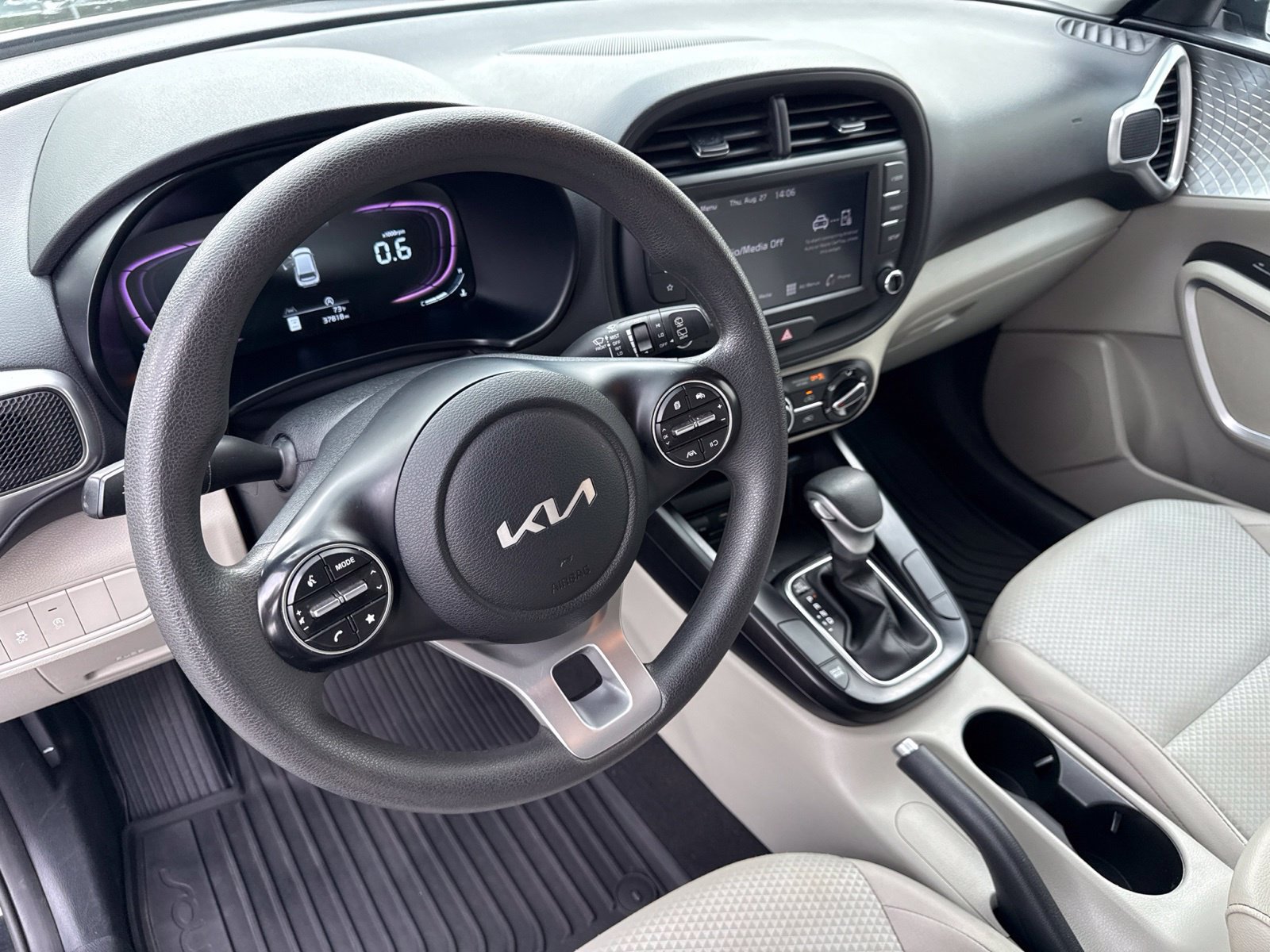 Used 2025 Kia Soul LX FWD image 19