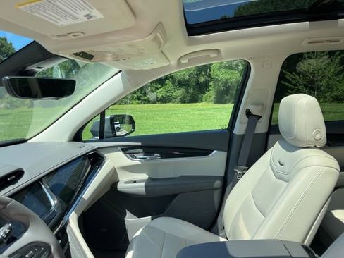 Used 2022 Cadillac XT6 Premium Luxury w/ Technology Package FWD image 17