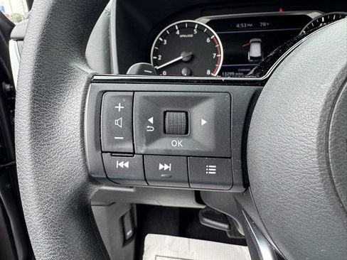 Used 2023 Nissan Rogue SV image 12