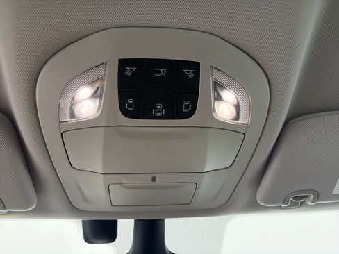 Used 2019 Chrysler Pacifica Limited w/ Advanced Safetytec Group FWD image 32