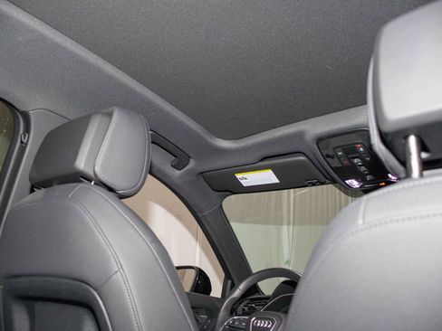 Used 2023 Audi Q3 2.0T Premium Plus w/ Premium Plus Package image 17