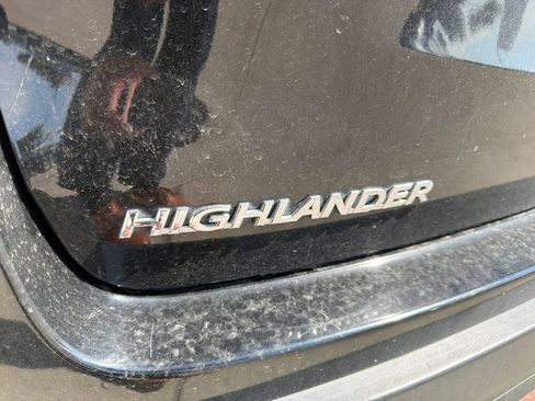 Used 2017 Toyota Highlander SE FWD image 16