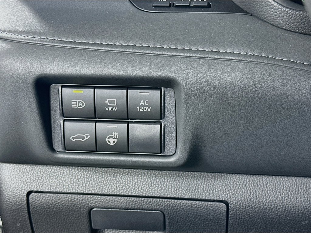 Certified 2026 Toyota Highlander Limited AWD/4WD image 10