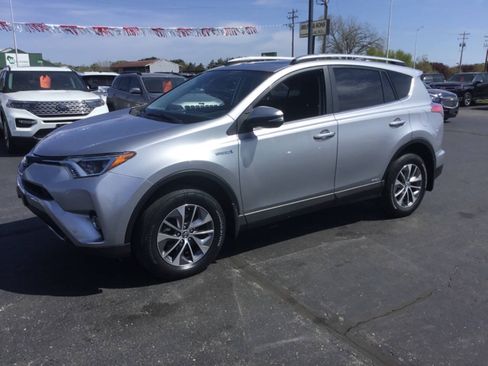 Used 2018 Toyota RAV4 XLE w/ Convenience Package AWD/4WD image 1